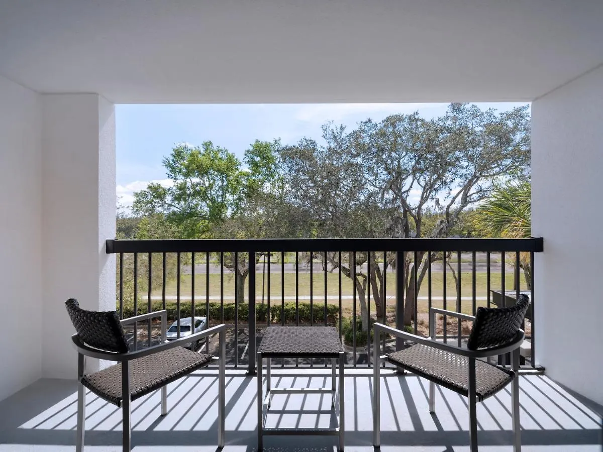 Courtyard Tampa North / I-75 Fletcher 3*,