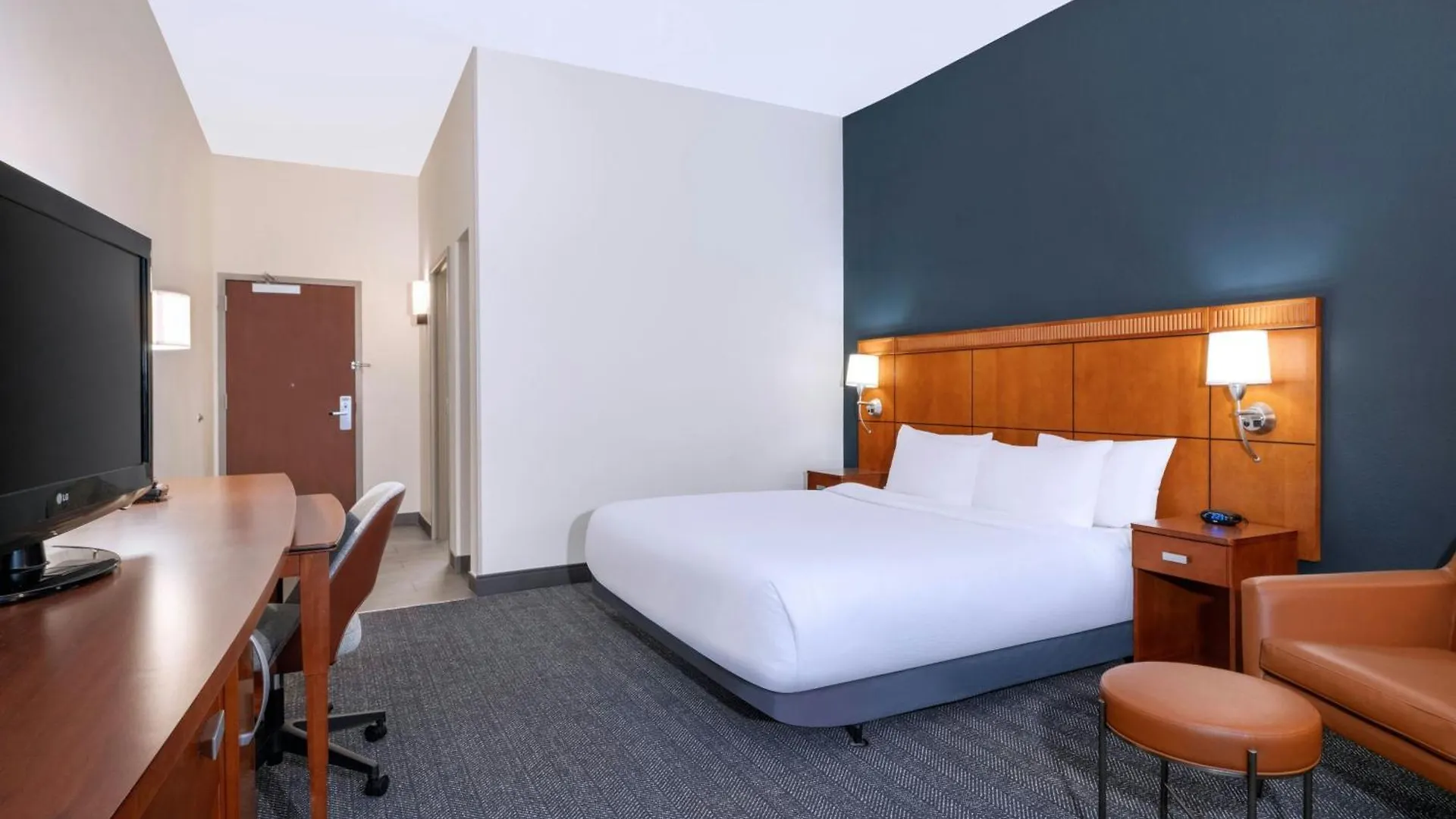 Courtyard Tampa North / I-75 Fletcher Hotel